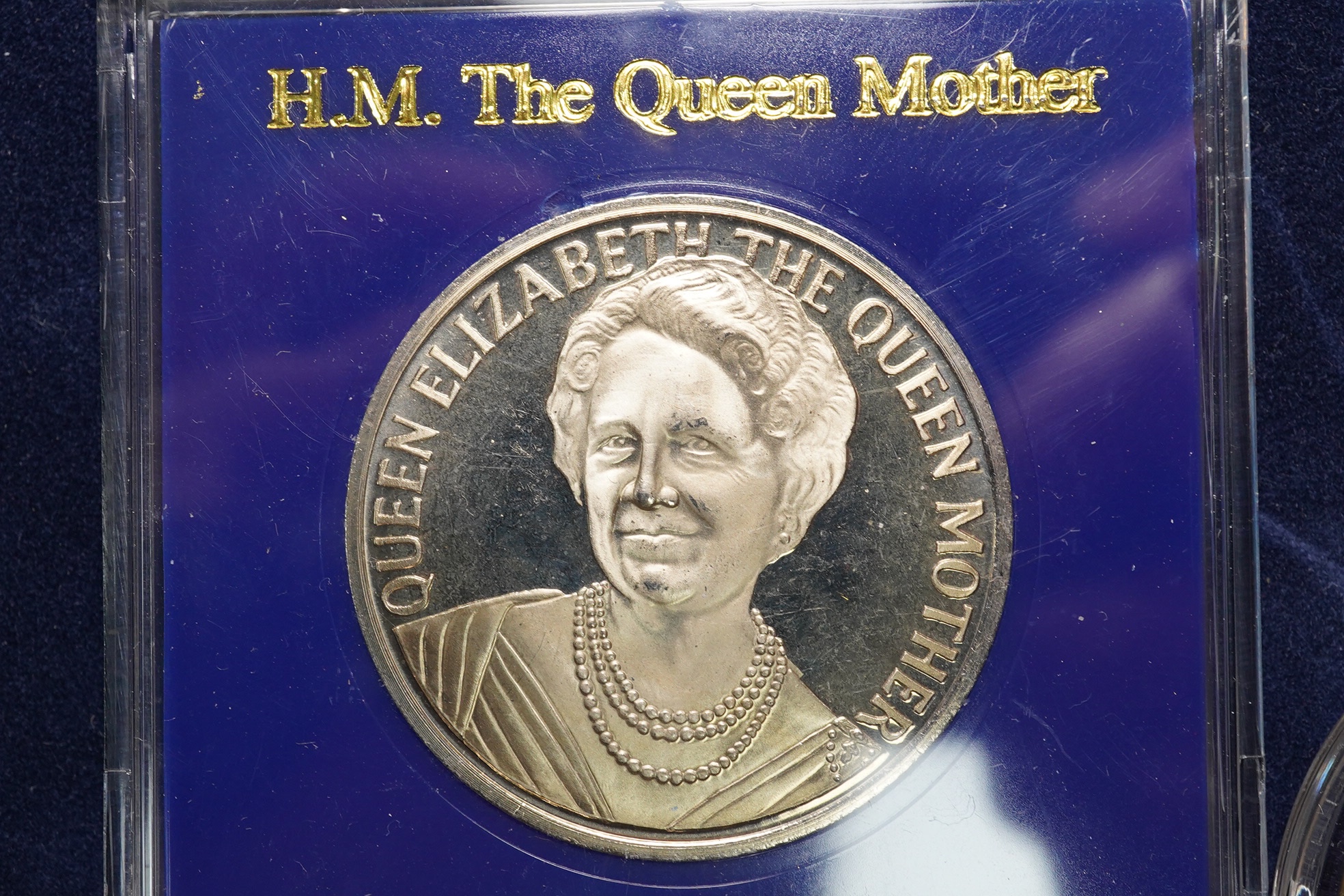 Westminster mint and other mints, commemorative coins and medals including Golden Jubilee trooping the colour piedfort 50p, 56.56g, Sir Christopher Wren matt silver medal, £5 silver proof 2012, five dollars silver proof